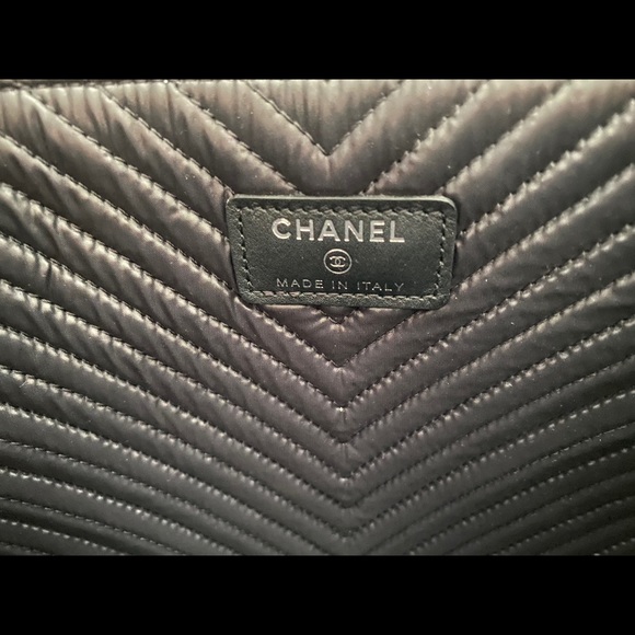 Authentic CHANEL Medium Chevron Boy O Case - Picture 7 of 11